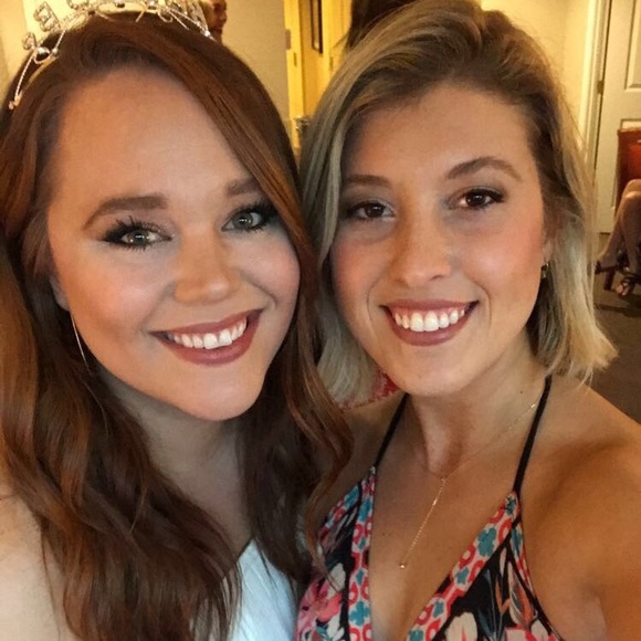 Meet your Posher, Stacie - Picture 2 of 3